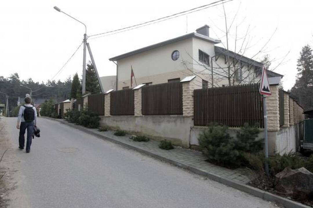 J.Pinskaus prašoma nugriauti sudegusią pirtelę (patikslinta)