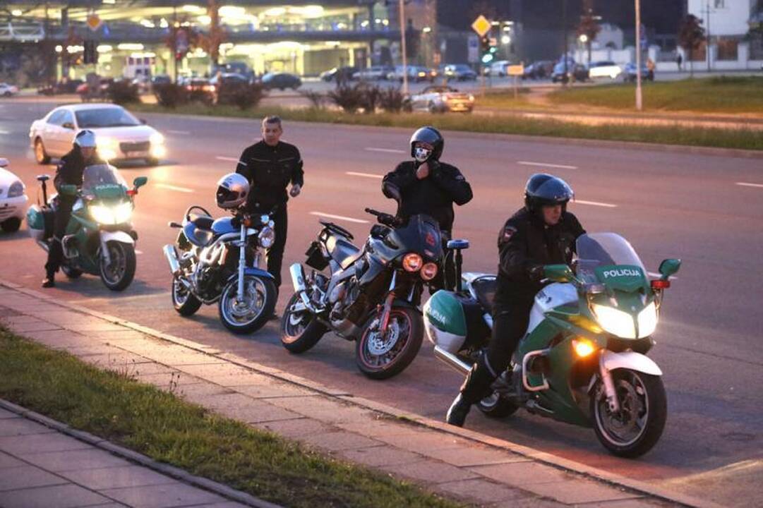 Nutrūktgalviams motociklininkams policija neria apynasrį