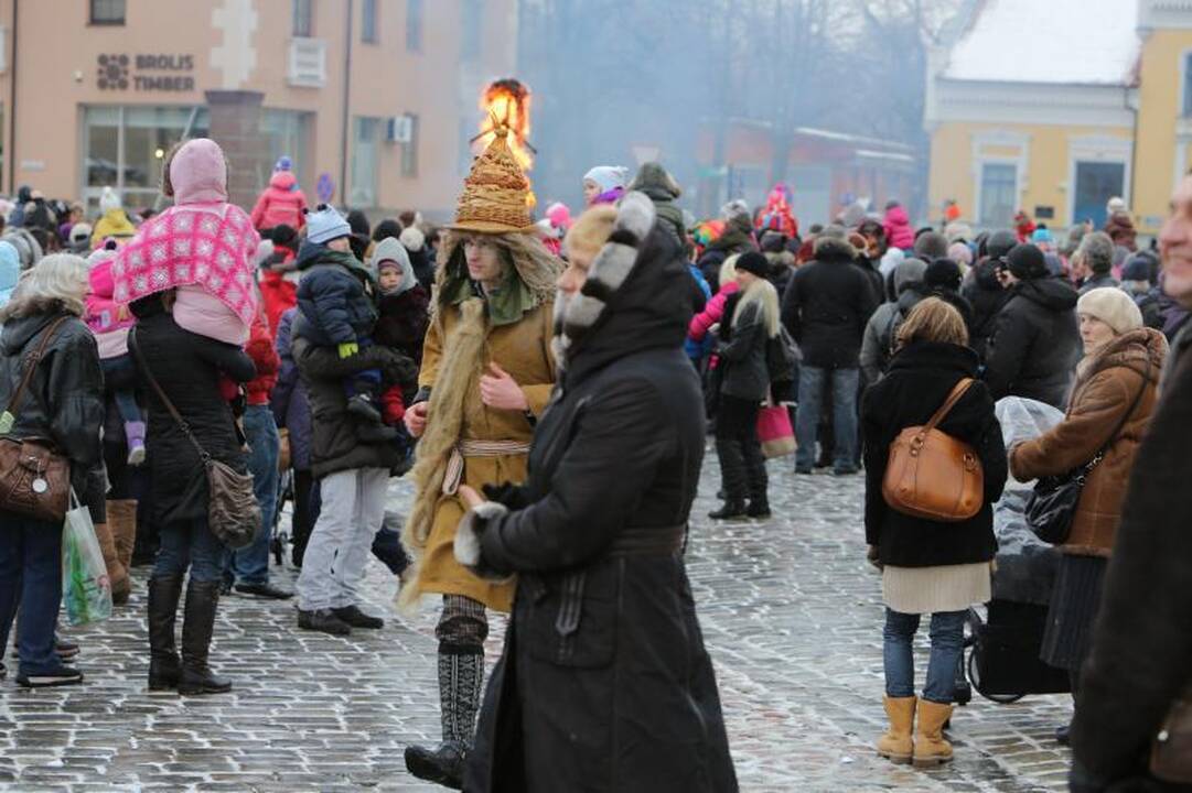 Žiemą lauk varę klaipėdiečiai vos tilpo Teatro aikštėje