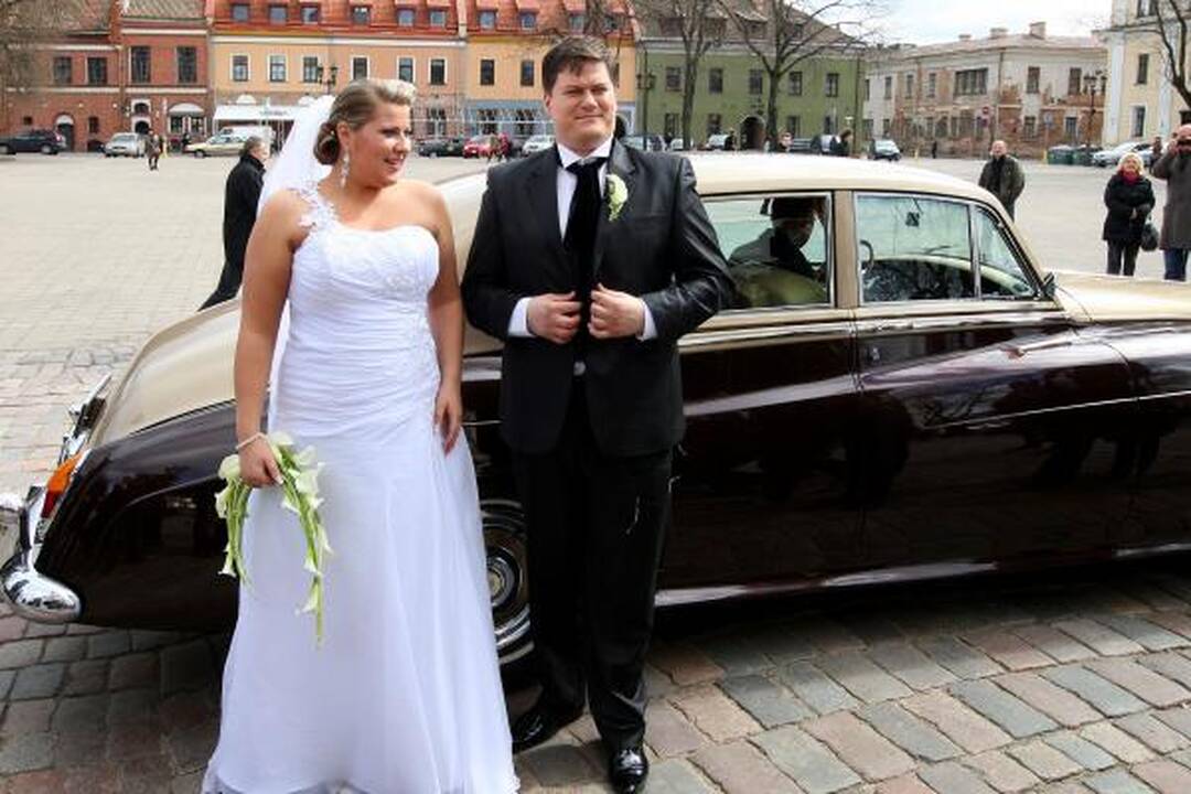 Merūnas Vitulskis su savo išrinktąja Kauno rotušėje sumainė žiedus 