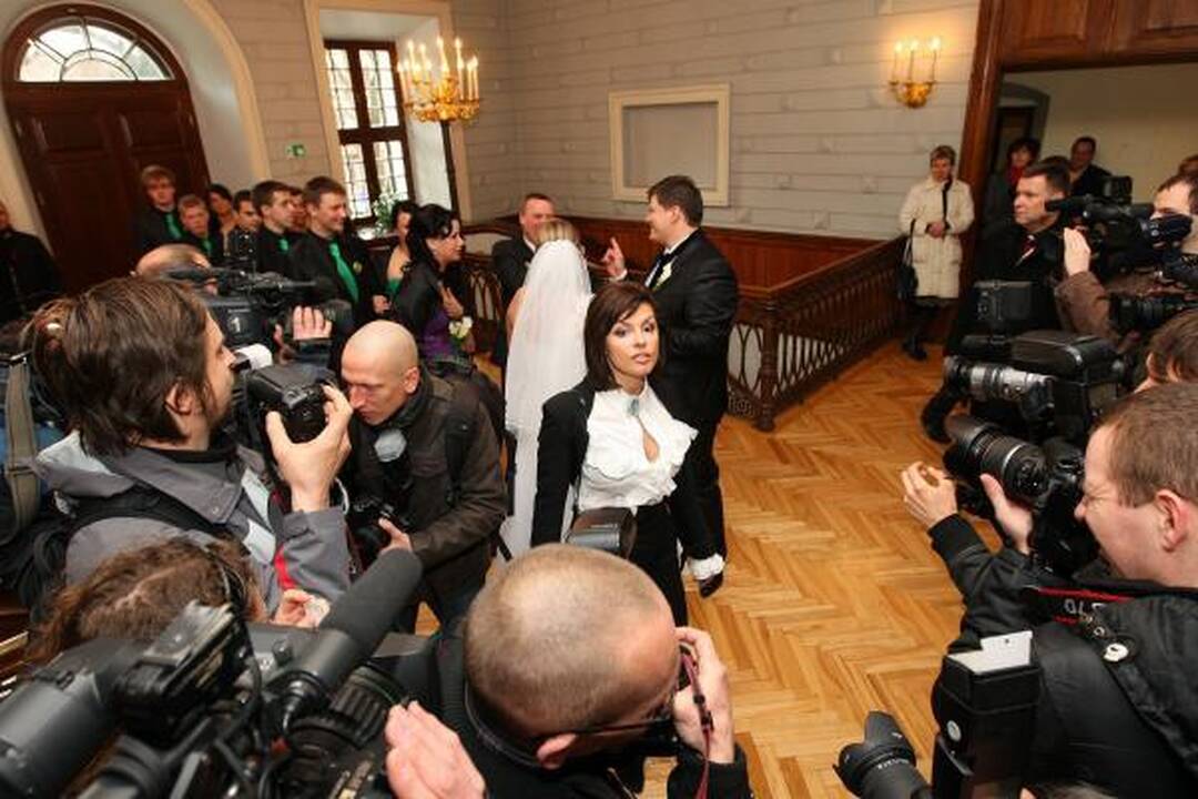 Merūnas Vitulskis su savo išrinktąja Kauno rotušėje sumainė žiedus 