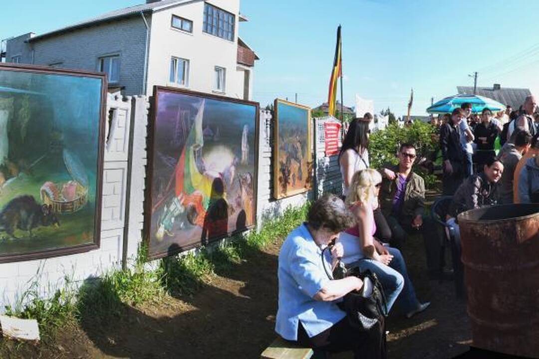 Net ir po teismo sprendimo protestuotojai liks prie Venckų namų 