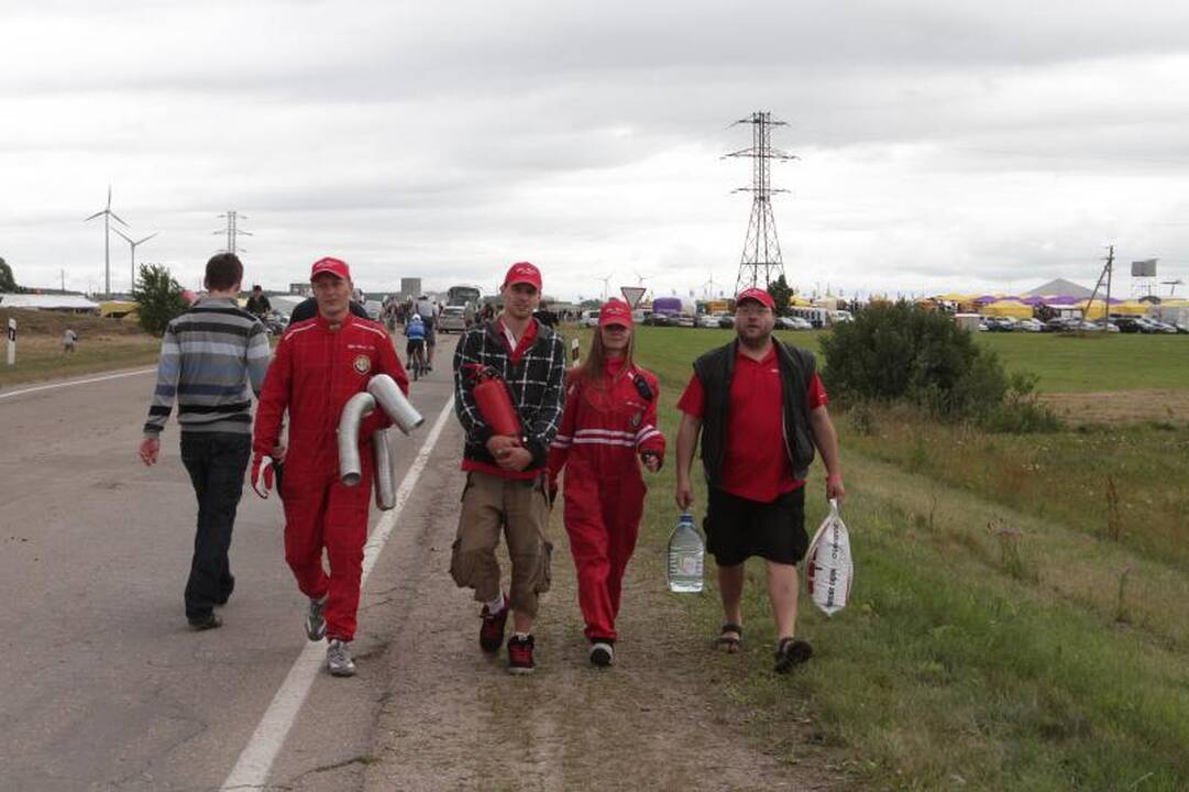 „1000 km lenktynių“ neaplenkė ir įžymybės, ir verslininkai, ir politikai