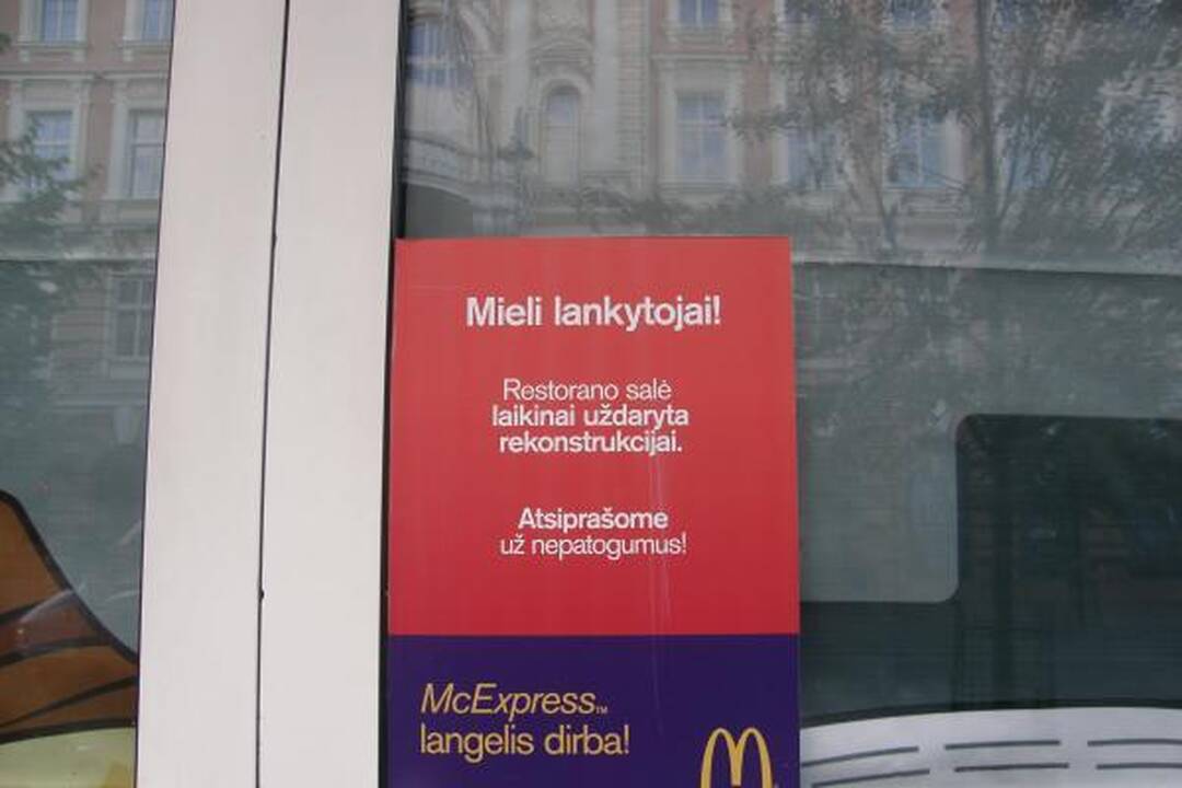 Uždarytos „McDonald‘s“ durys neatbaidė vilniečių nuo greitojo maisto
