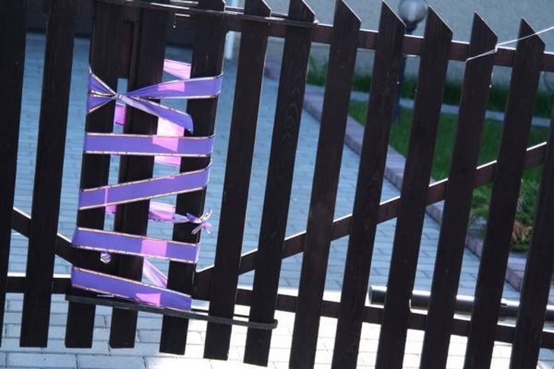 Net ir po teismo sprendimo protestuotojai liks prie Venckų namų 