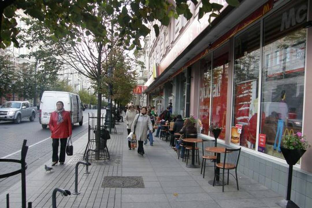 Uždarytos „McDonald‘s“ durys neatbaidė vilniečių nuo greitojo maisto