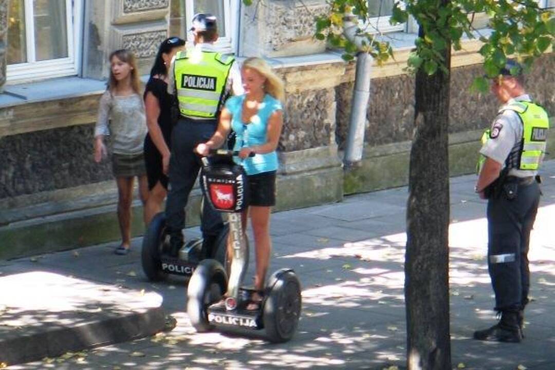 Policininkai pabūna ir riedžių valdymo instruktoriais