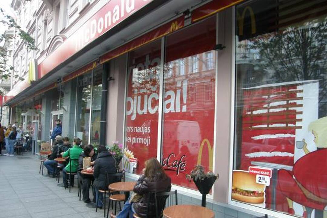 Uždarytos „McDonald‘s“ durys neatbaidė vilniečių nuo greitojo maisto