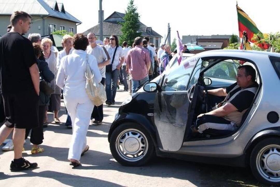 Net ir po teismo sprendimo protestuotojai liks prie Venckų namų 
