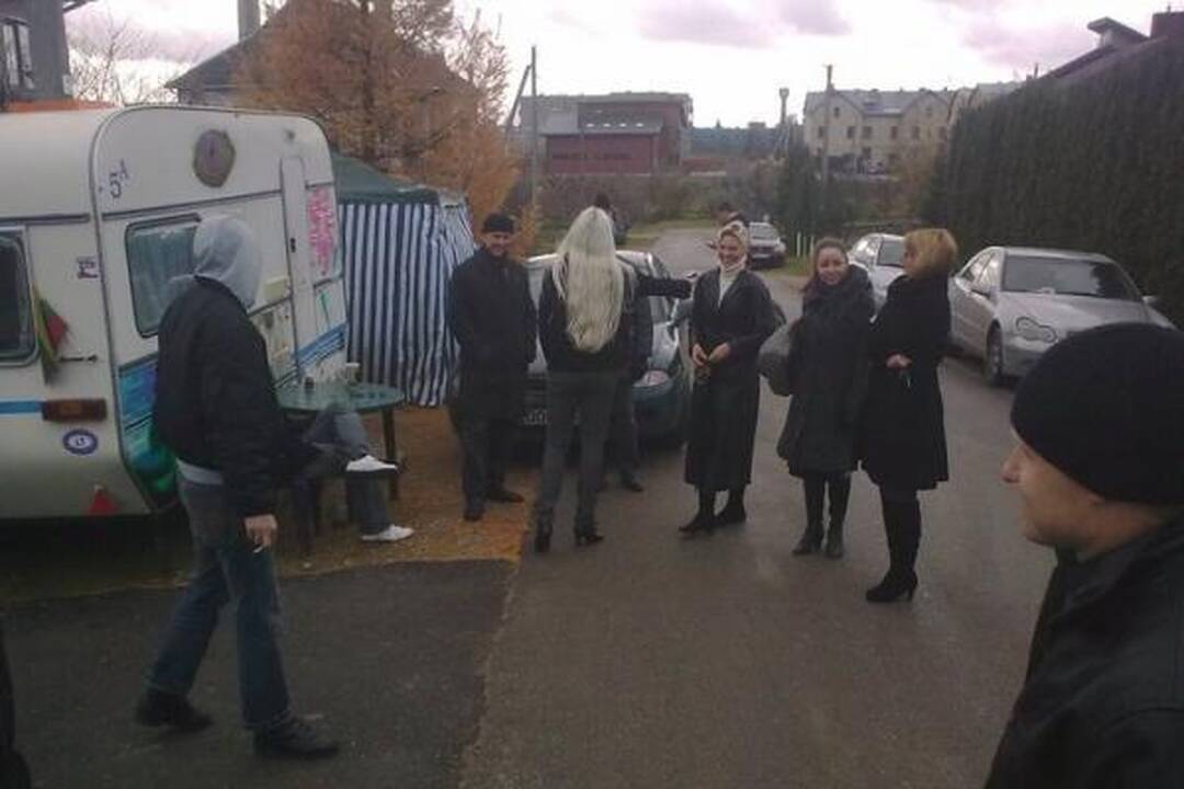 D.Kedžio dukters saugotojai pasiryžę neatiduoti mergaitės motinai 