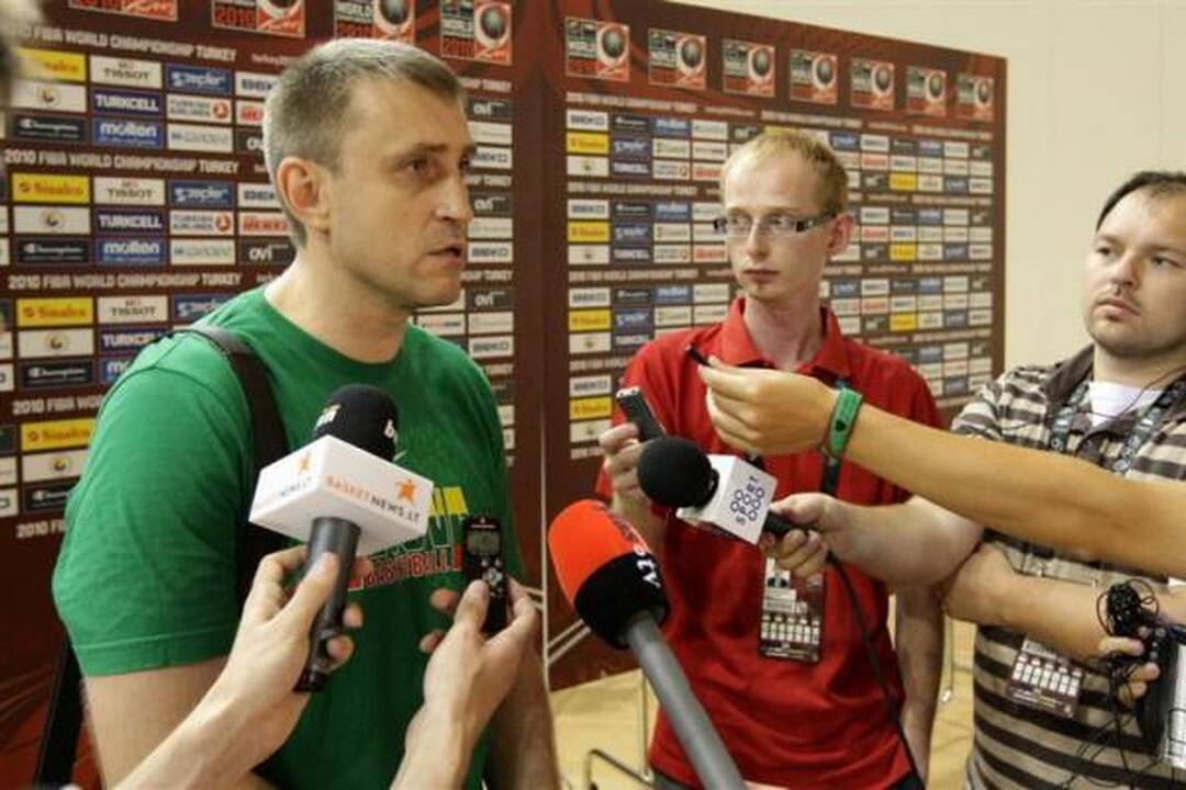Saulės svilinamas Izmiras rinktinę sutiko svetingai (papildyta)