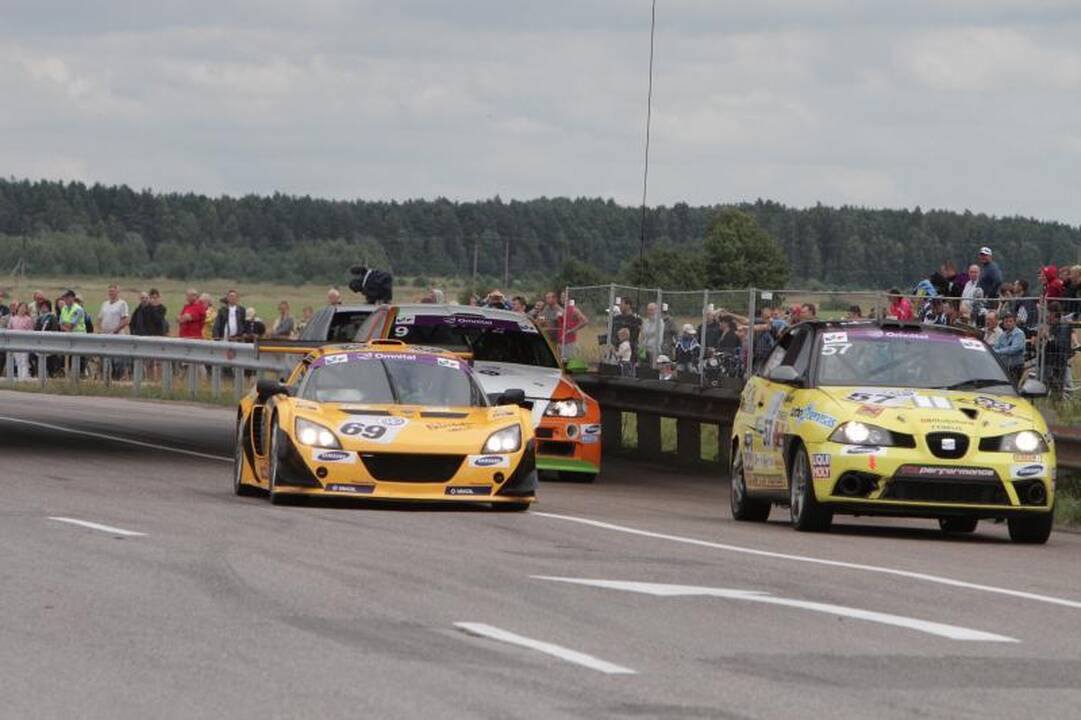 Pasaulio čempionas prancūzas S.Loeba ralyje pirmauja