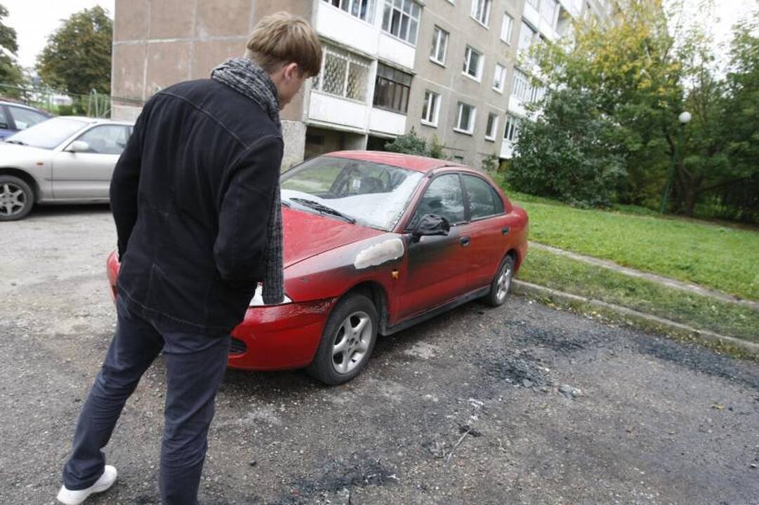 Klaipėdoje Gedminų gatvėje degė trys automobiliai