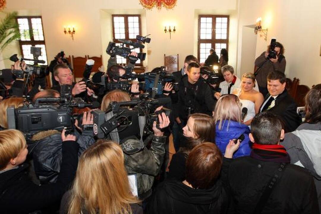 Merūnas Vitulskis su savo išrinktąja Kauno rotušėje sumainė žiedus 