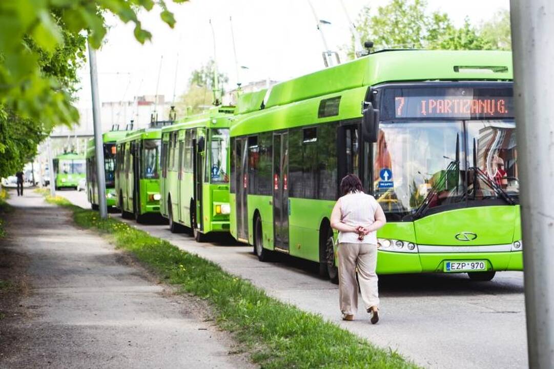 Avarija Raudondvario plente: sužalotas motoroleriu važiavęs 17-metis