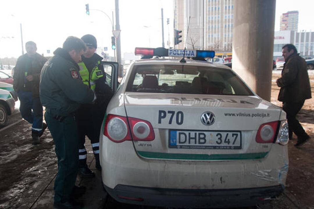 Vilniuje skubėdamas į gaisrą į avariją pateko policijos ekipažas (papildyta)