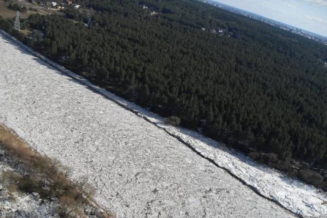 Neris priviliojo gausybę smalsuolių, Nevėžis išsiliejo į pievas (dar papildyta)