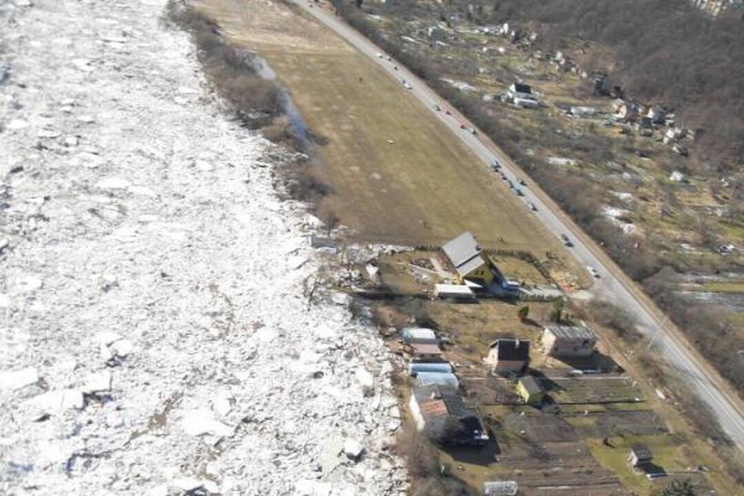 Neris priviliojo gausybę smalsuolių, Nevėžis išsiliejo į pievas (dar papildyta)