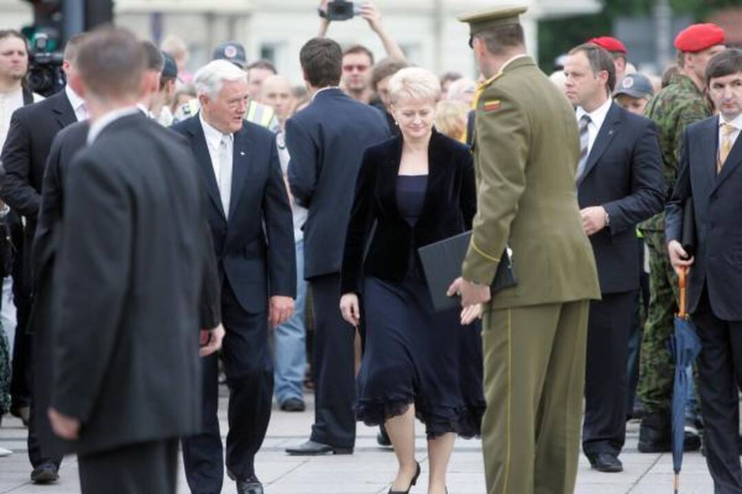 D.Grybauskaitė perėmė vyriausiojo ginkluotųjų pajėgų vado funkcijas