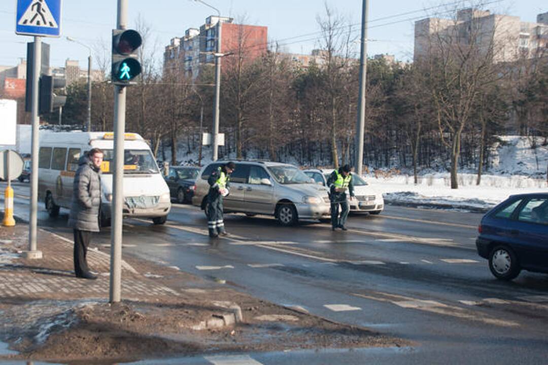 Vilniuje skubėdamas į gaisrą į avariją pateko policijos ekipažas (papildyta)