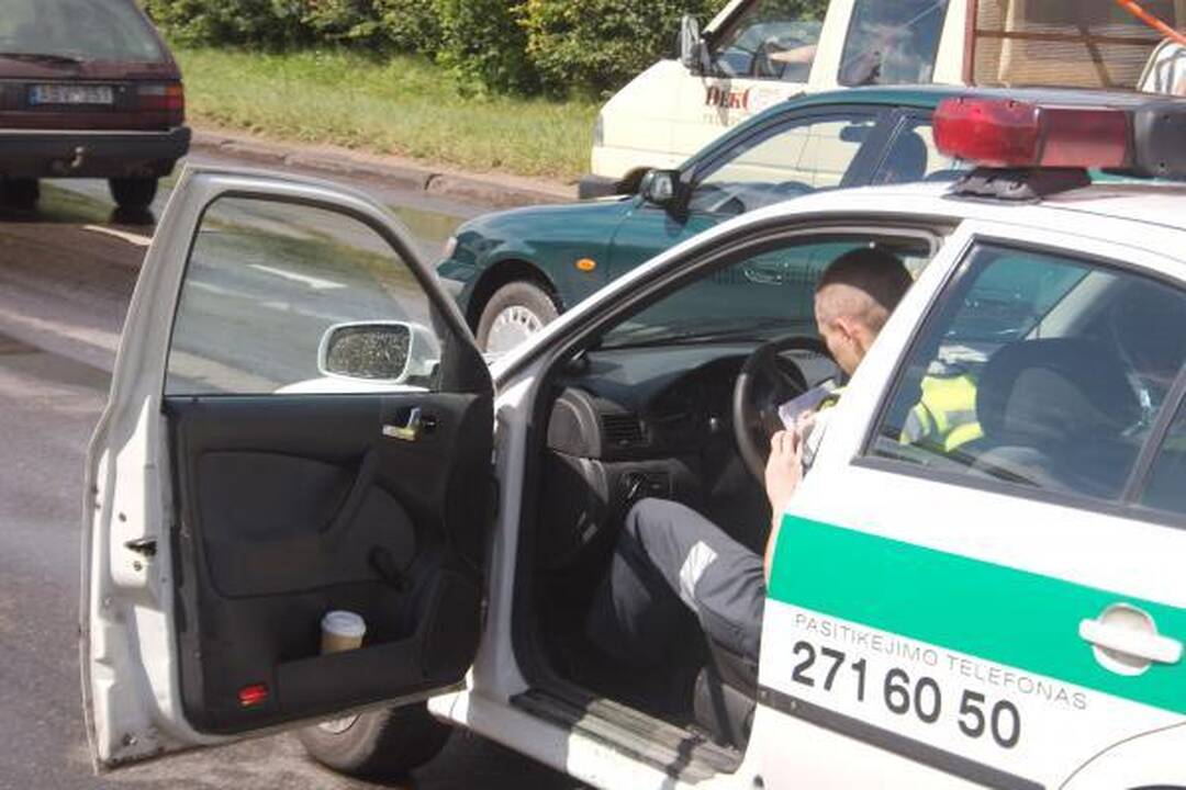 Vilniuje susidūrus dviem vilkikams nukentėjo vairuotojas