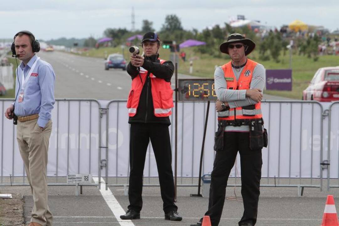 „1000 km lenktynių“ neaplenkė ir įžymybės, ir verslininkai, ir politikai