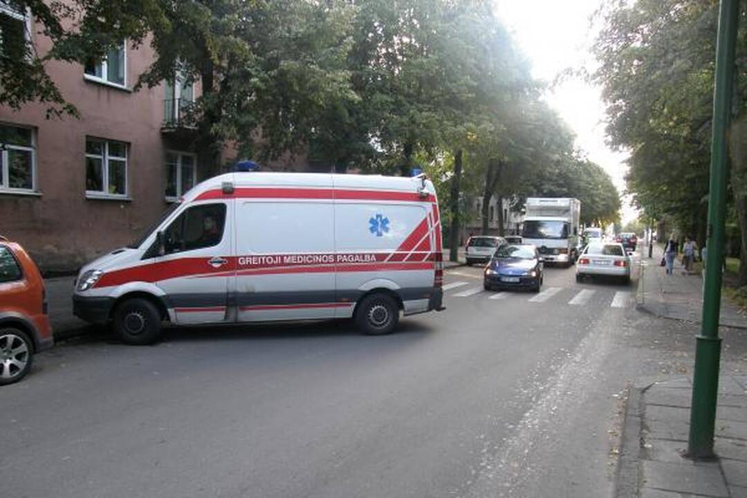 Uostamiestyje partrenkta į mokyklą einanti šešiametė