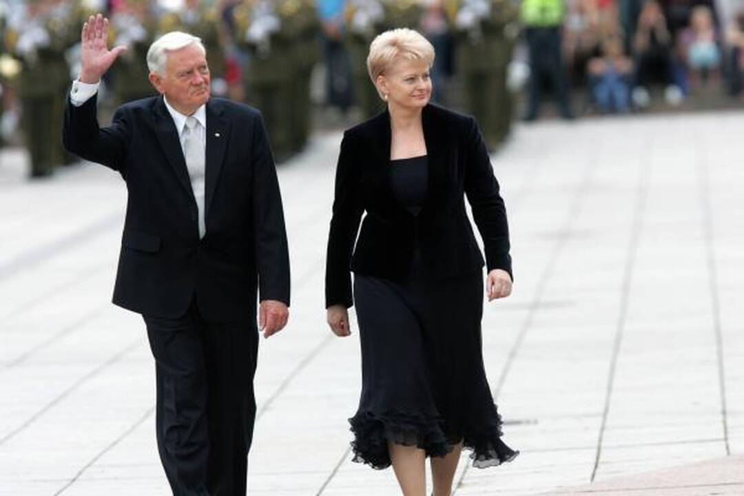 D.Grybauskaitė perėmė vyriausiojo ginkluotųjų pajėgų vado funkcijas