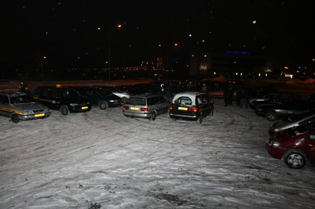 Vilniaus taryba taksistus laikinai atleido nuo rinkliavos