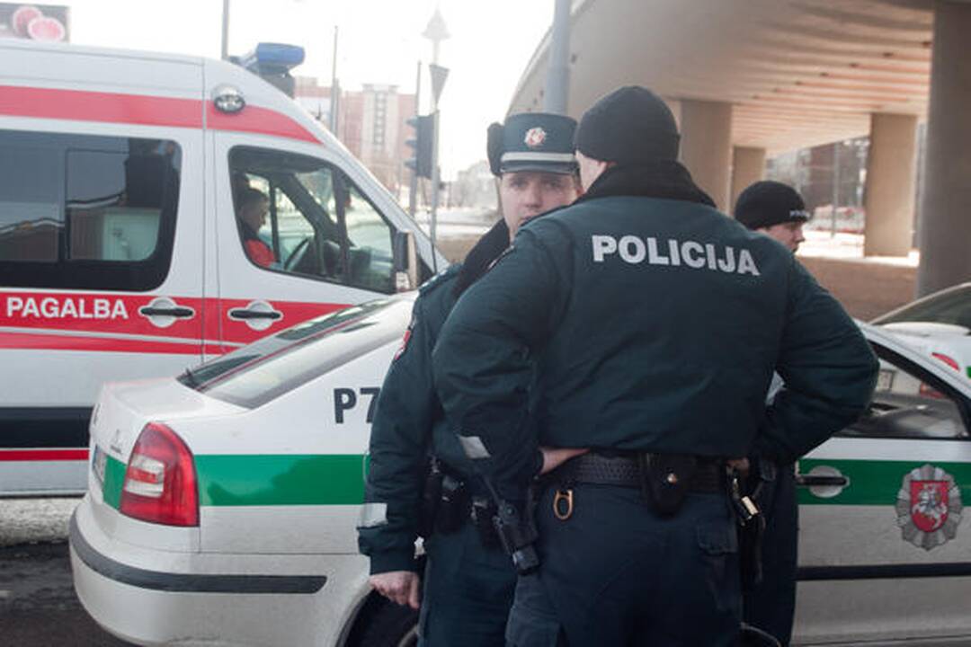 Vilniuje skubėdamas į gaisrą į avariją pateko policijos ekipažas (papildyta)
