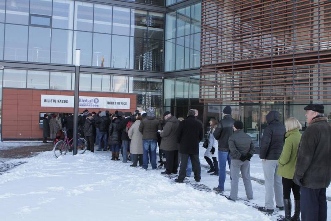 Kaipėdiečiai būriavosi eilėse prie kvietimų į nemokamą renginį 