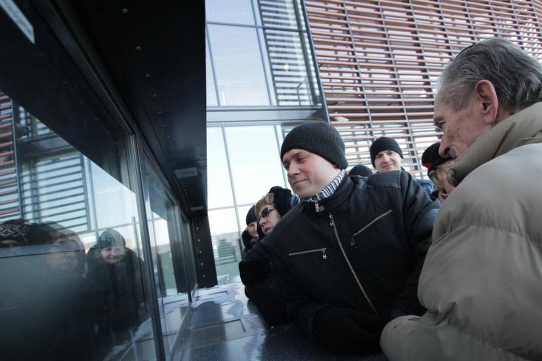 Kaipėdiečiai būriavosi eilėse prie kvietimų į nemokamą renginį 