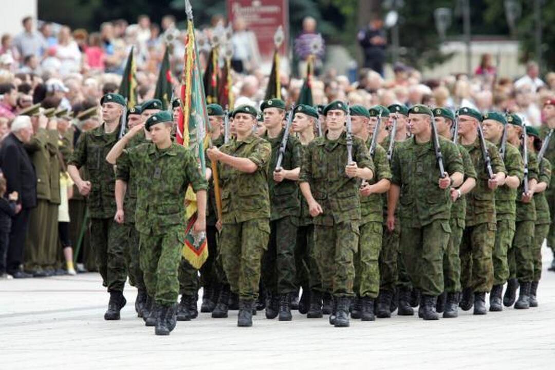 D.Grybauskaitė perėmė vyriausiojo ginkluotųjų pajėgų vado funkcijas