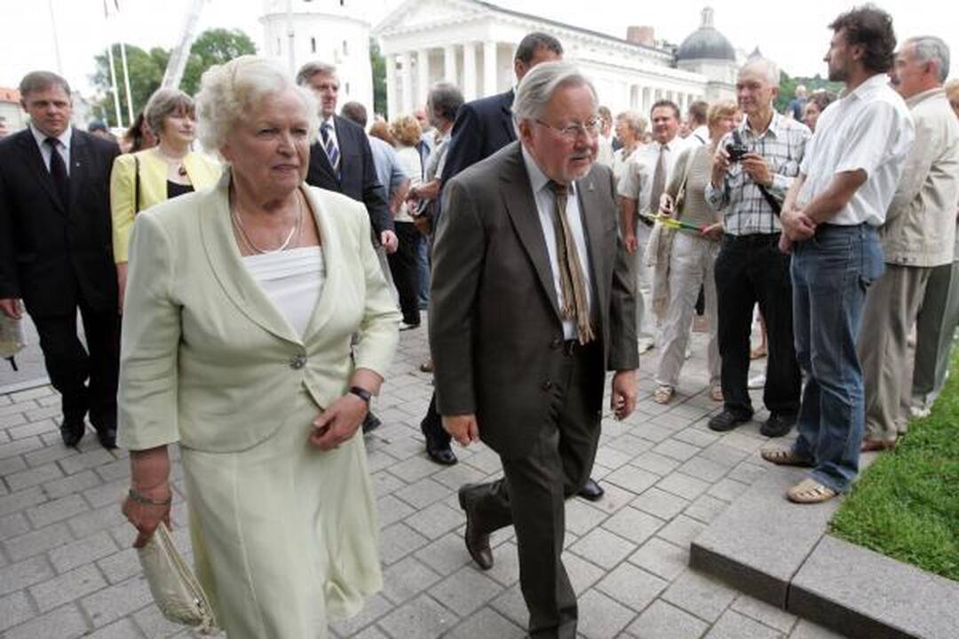 D.Grybauskaitė perėmė vyriausiojo ginkluotųjų pajėgų vado funkcijas