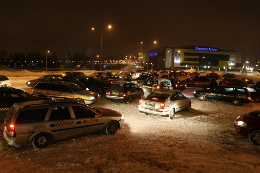 Vilniaus taryba taksistus laikinai atleido nuo rinkliavos