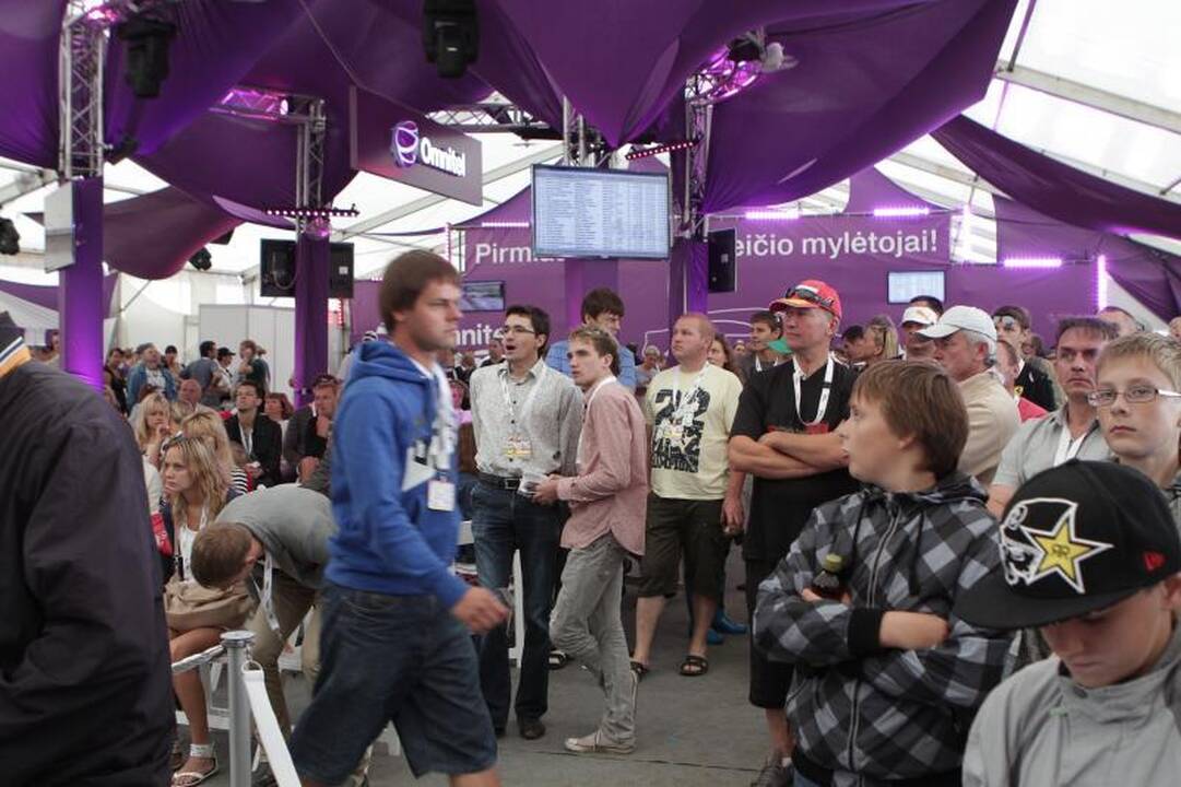 „1000 km lenktynių“ neaplenkė ir įžymybės, ir verslininkai, ir politikai
