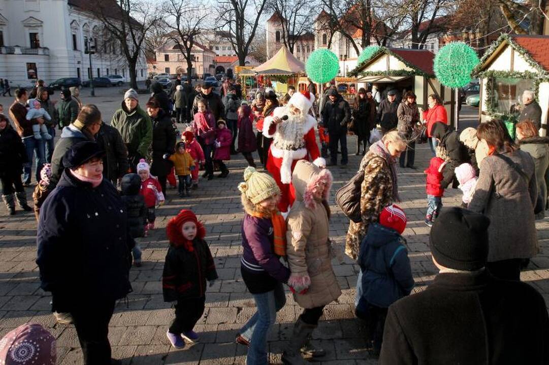 Šventinis miestelis prie Rotušės pakvipo spurgytėmis ir pasakomis