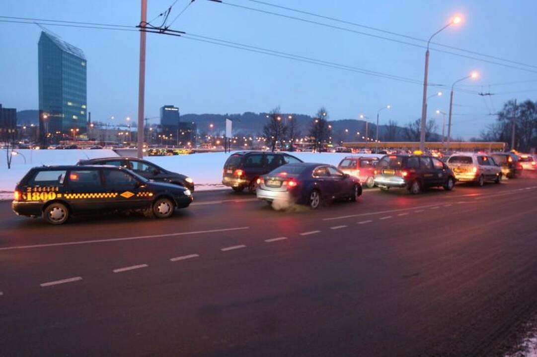 Vilniaus taryba taksistus laikinai atleido nuo rinkliavos