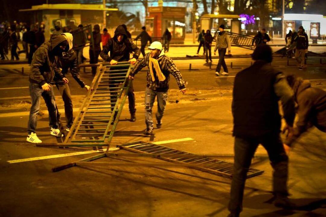 Rumunijoje sekmadienį tęsėsi protestai  