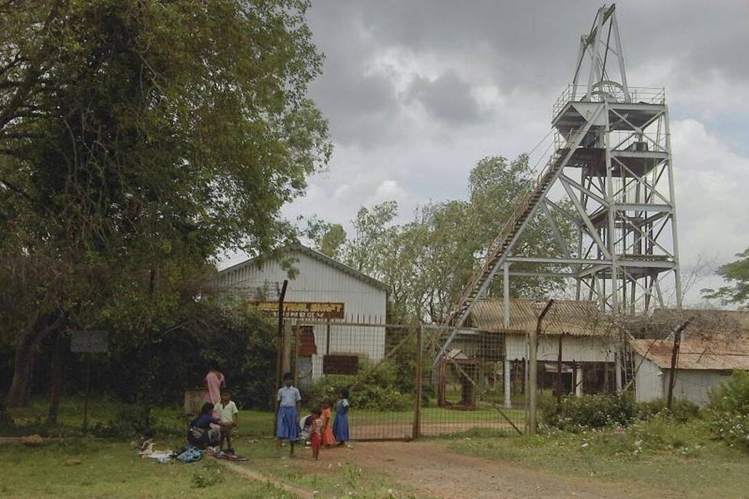 Himalajus supurtęs žemės drebėjimas nusinešė 79 žmonių gyvybes