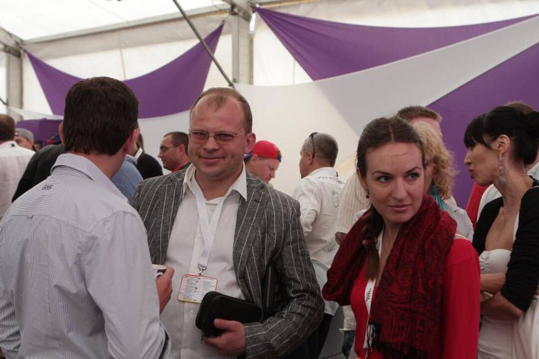 „1000 km lenktynių“ neaplenkė ir įžymybės, ir verslininkai, ir politikai