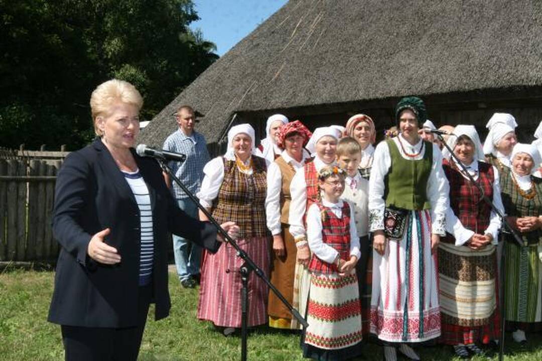 Prezidentė apsipirko žvejo sodyboje