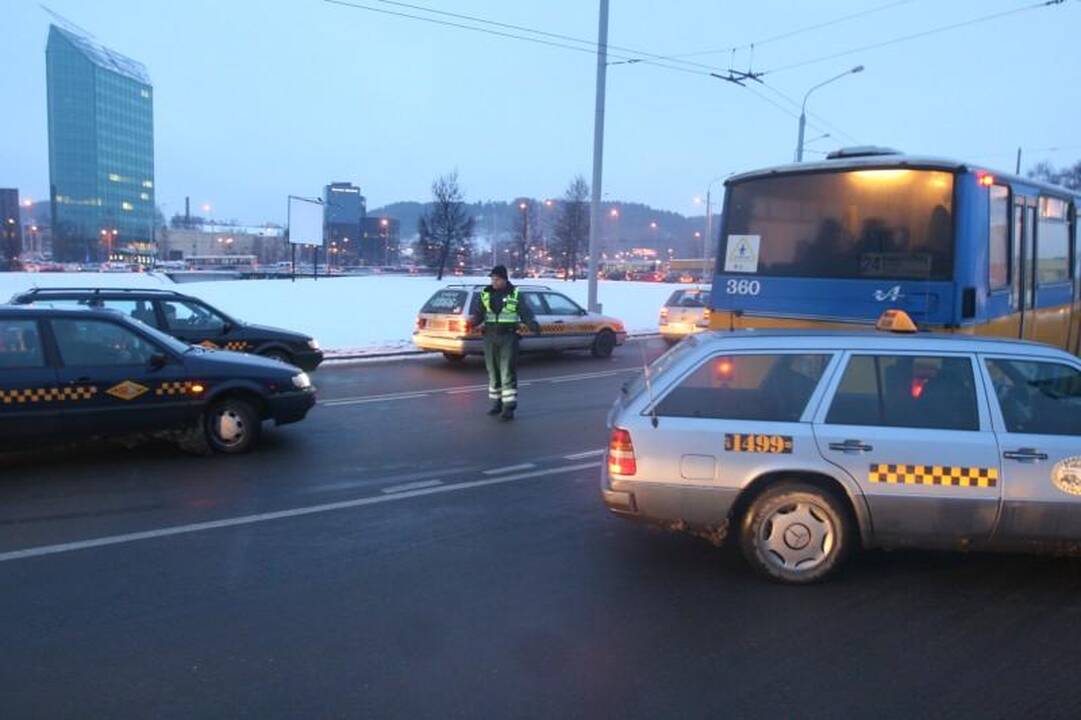 Vilniaus taryba taksistus laikinai atleido nuo rinkliavos