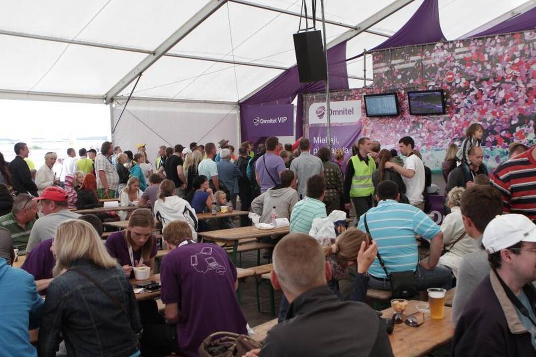 „1000 km lenktynių“ neaplenkė ir įžymybės, ir verslininkai, ir politikai