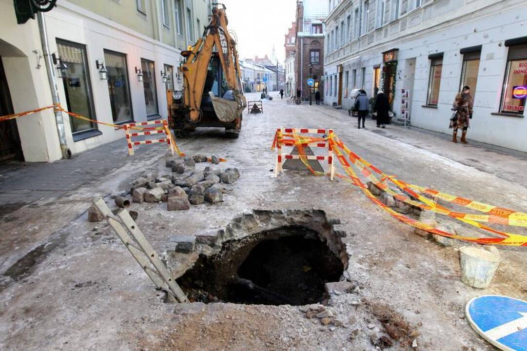 Kodėl einant Vilniaus gatve verta žiūrėti po kojomis?