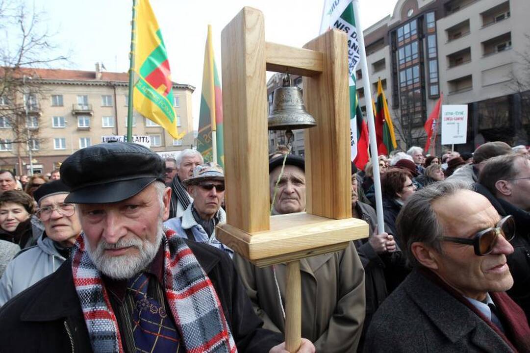Mitinge prie Seimo – kaltinimai R.Palaičiui ir Prezidentei