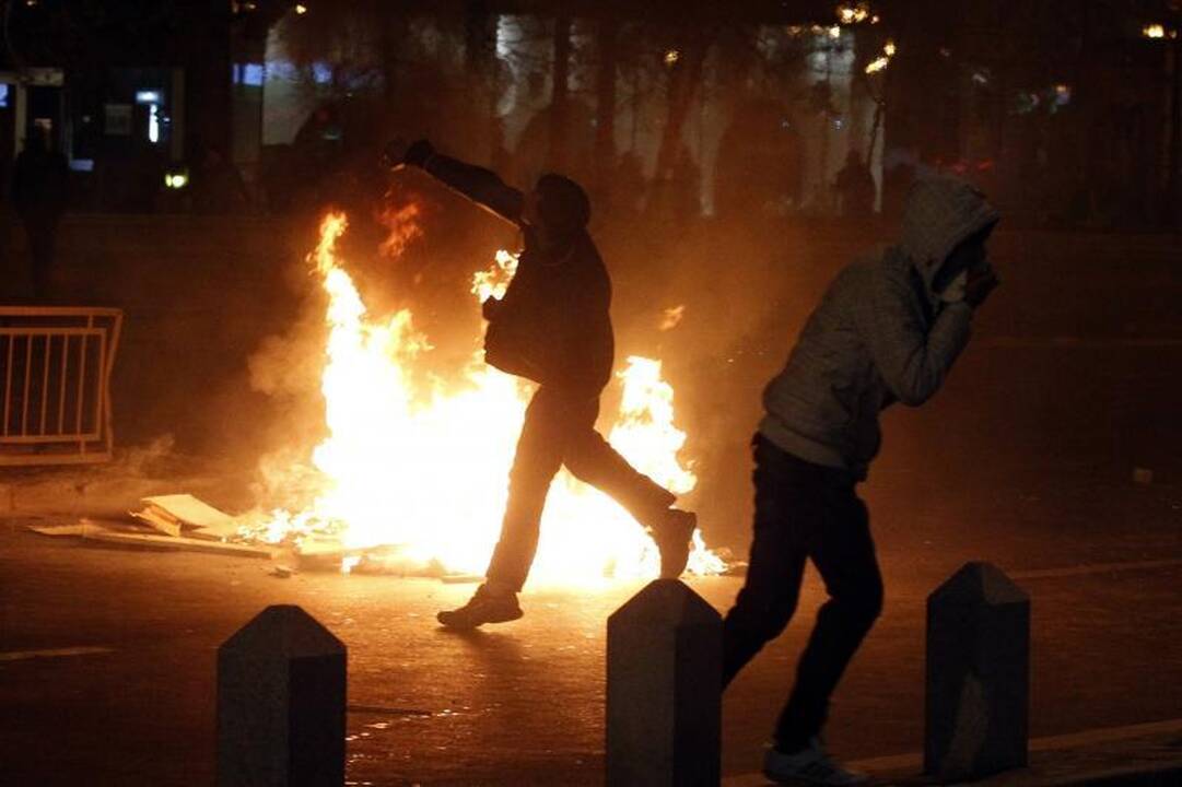 Rumunijoje sekmadienį tęsėsi protestai  