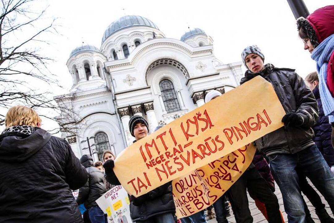 Mokiniai pasmerkė korupciją: kyšiai – negerai, tai nešvarūs pinigai!