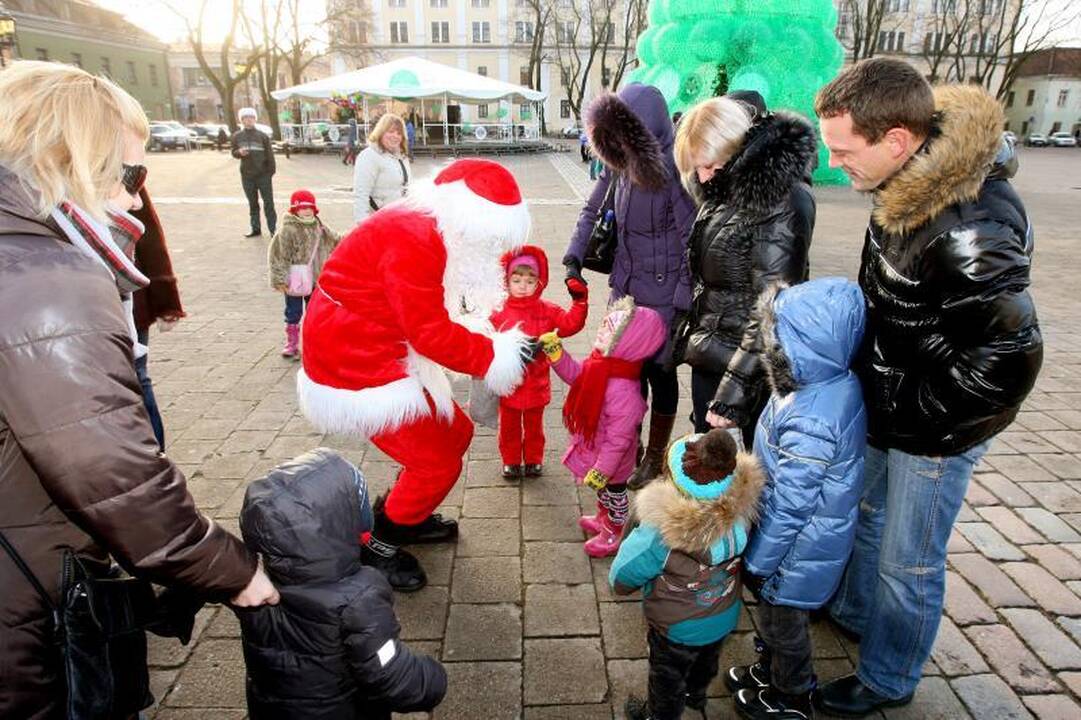 Šventinis miestelis prie Rotušės pakvipo spurgytėmis ir pasakomis