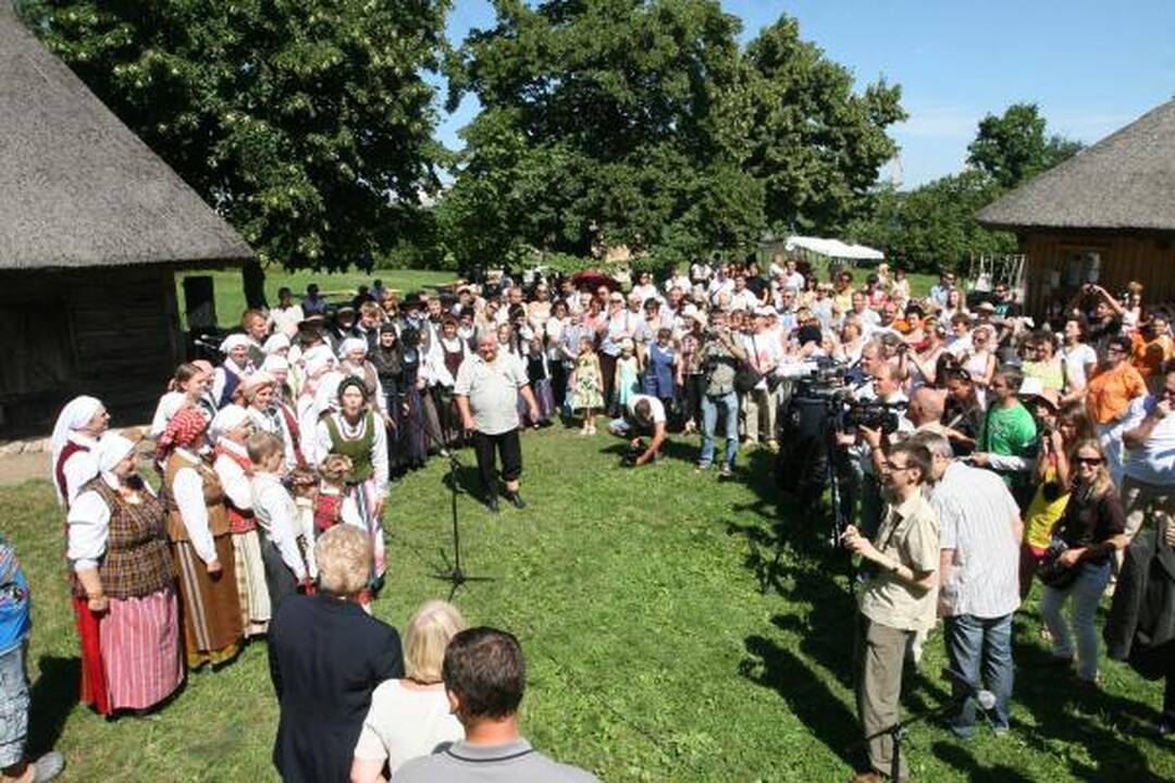 Prezidentė apsipirko žvejo sodyboje